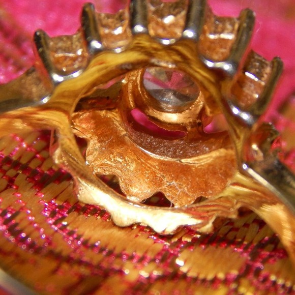 Size 7 ~ Captivating Sparkle Cubic Zirconia Ring - Picture 10 of 13